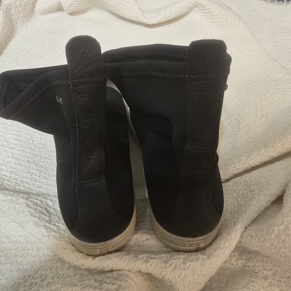ECCO Stylish Black Women's Boots - Picture 3 of 5